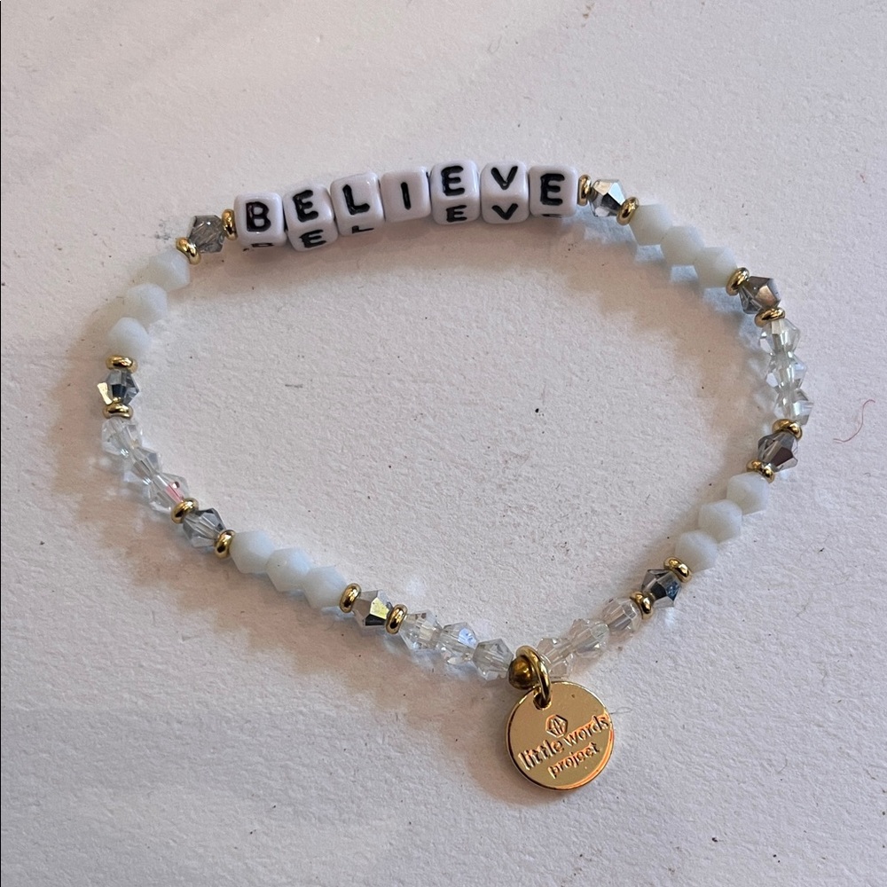 LITTLE WORDS PROJECT, white and gold BELIEVE BRACELET stretch